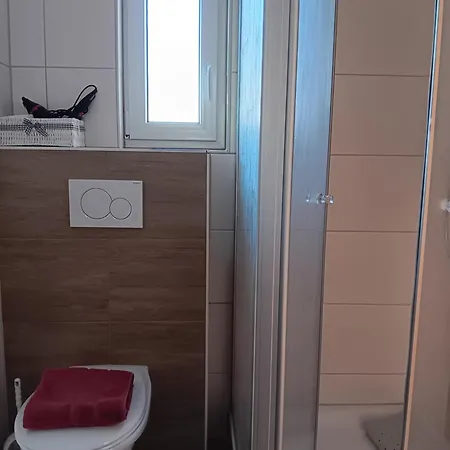 Goetz Apartment